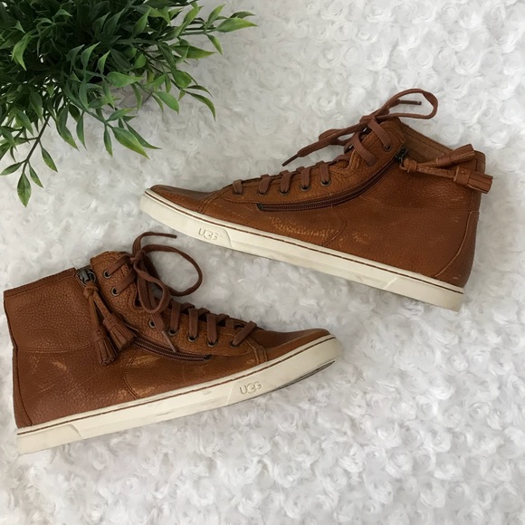 UGG Other - 💯 UGG MENS BOOTS 💯